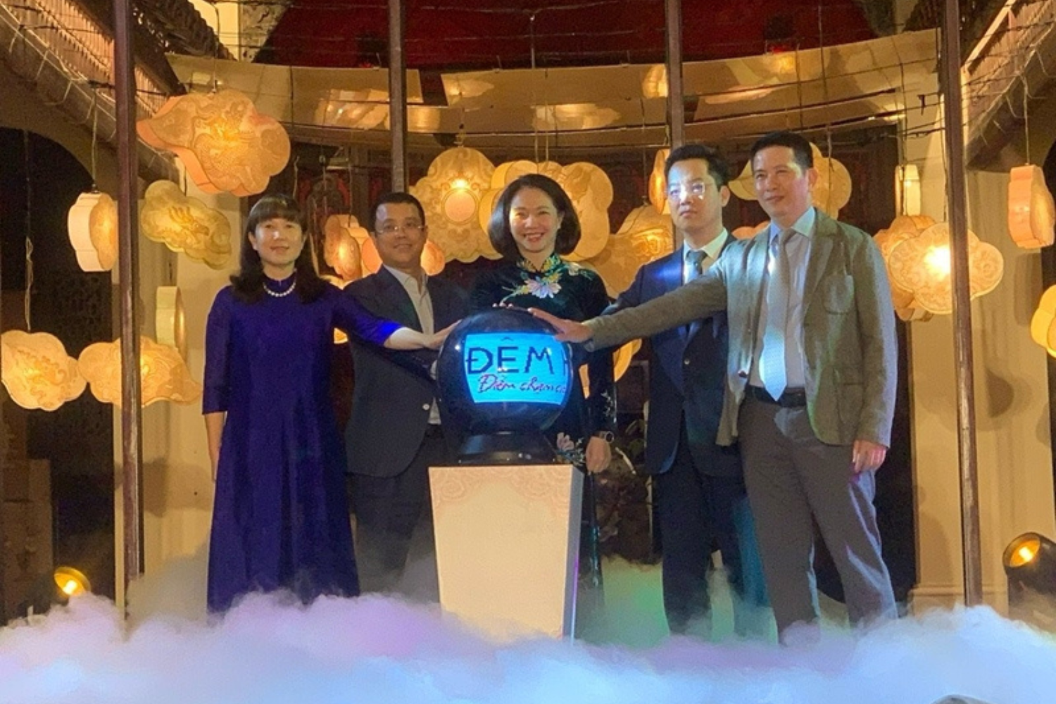Ra mat 15 san pham du lich dem cua Ha Noi